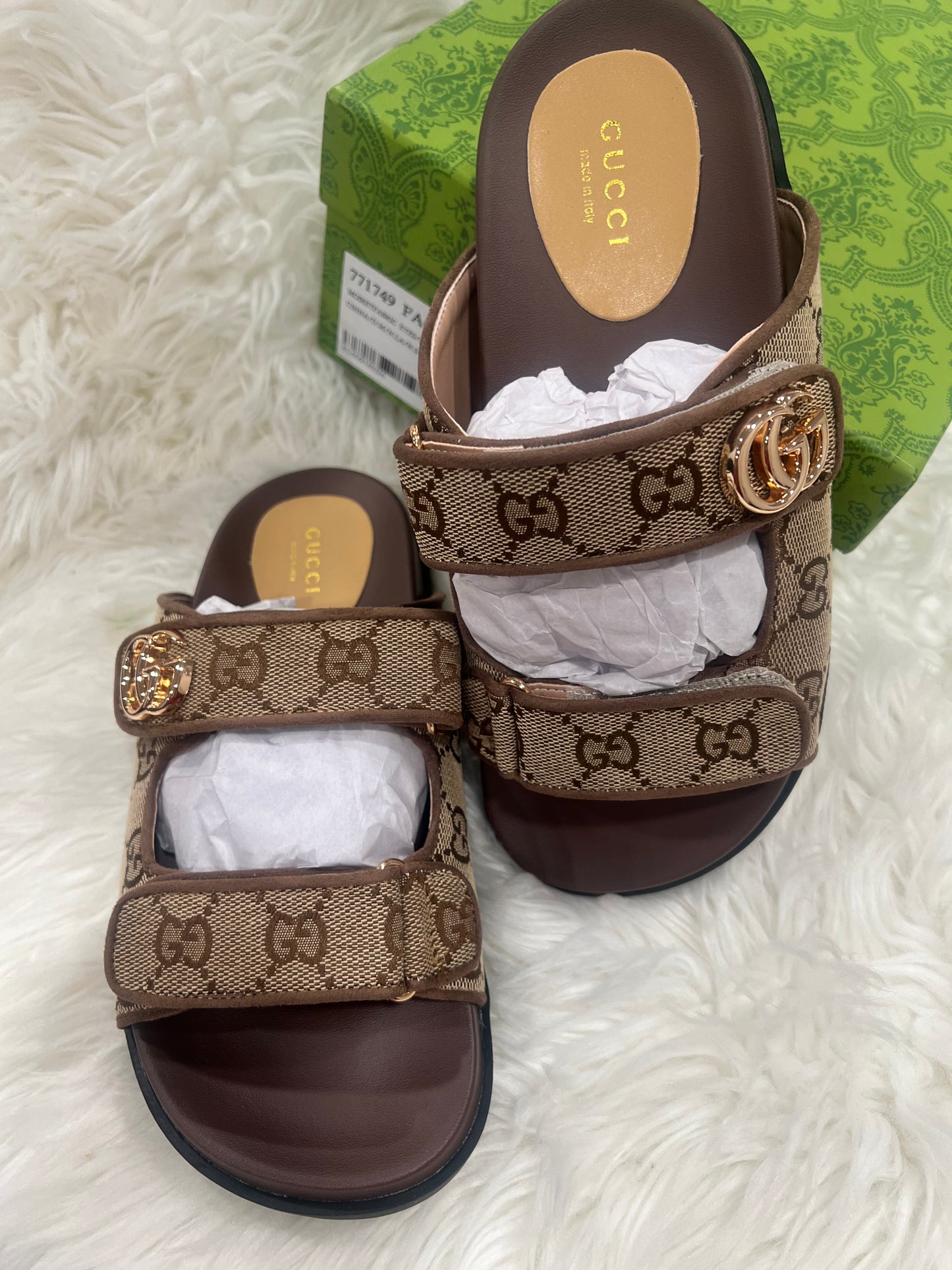 Lisa sandals