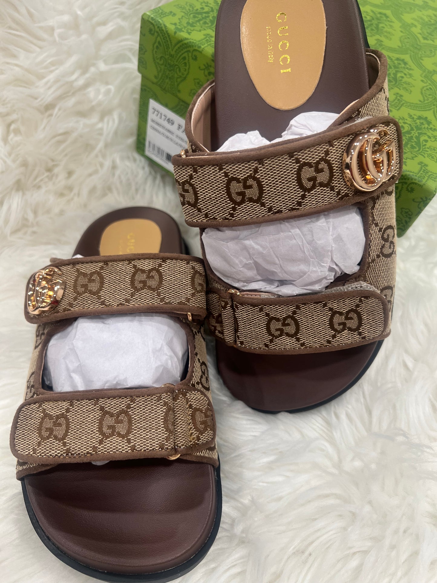 Lisa sandals