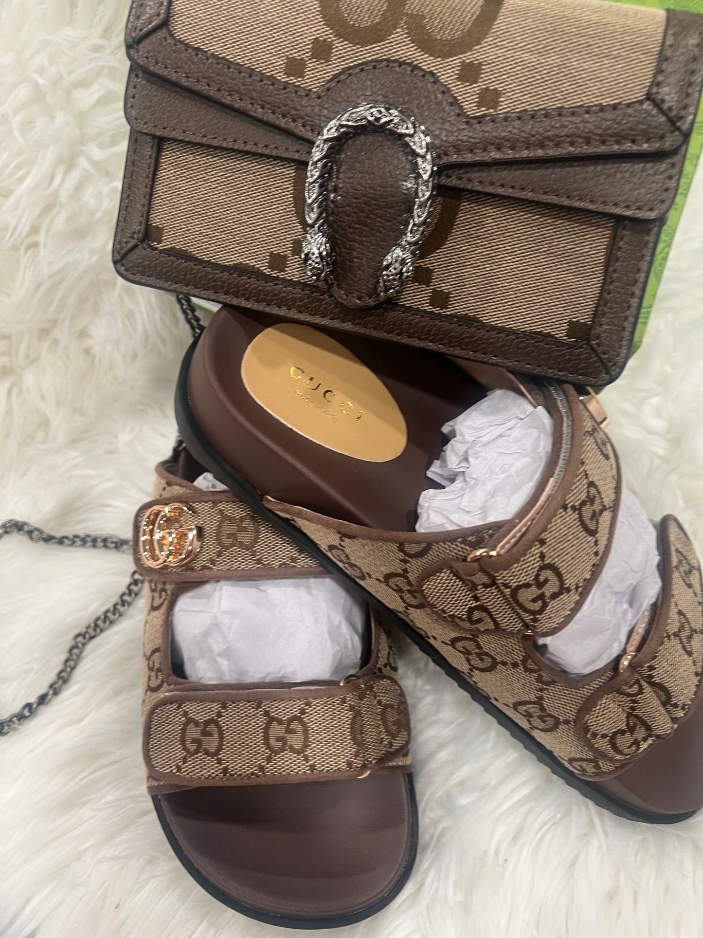 Lisa sandals
