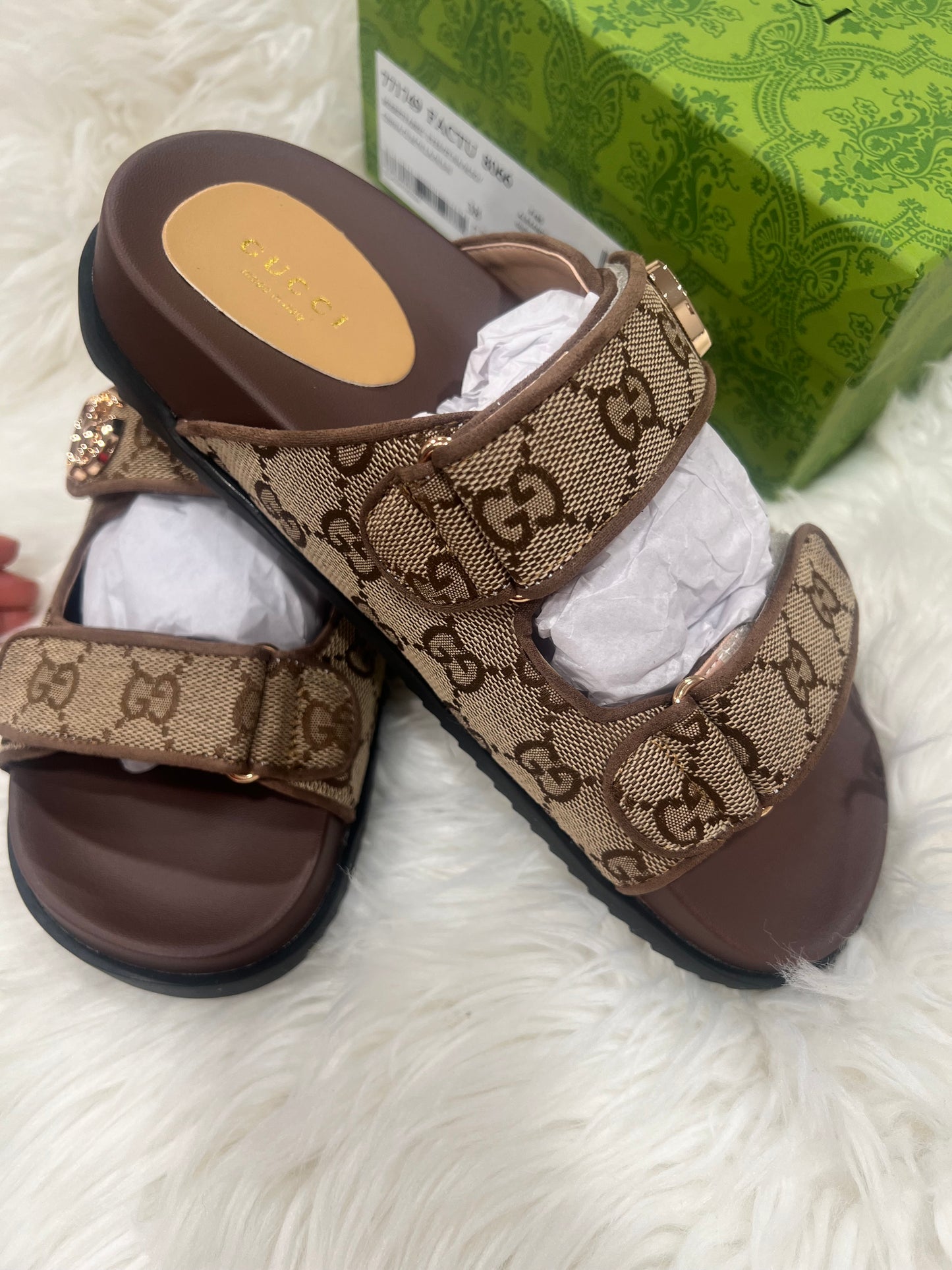 Lisa sandals