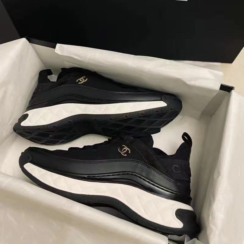 Challenge Sneakers