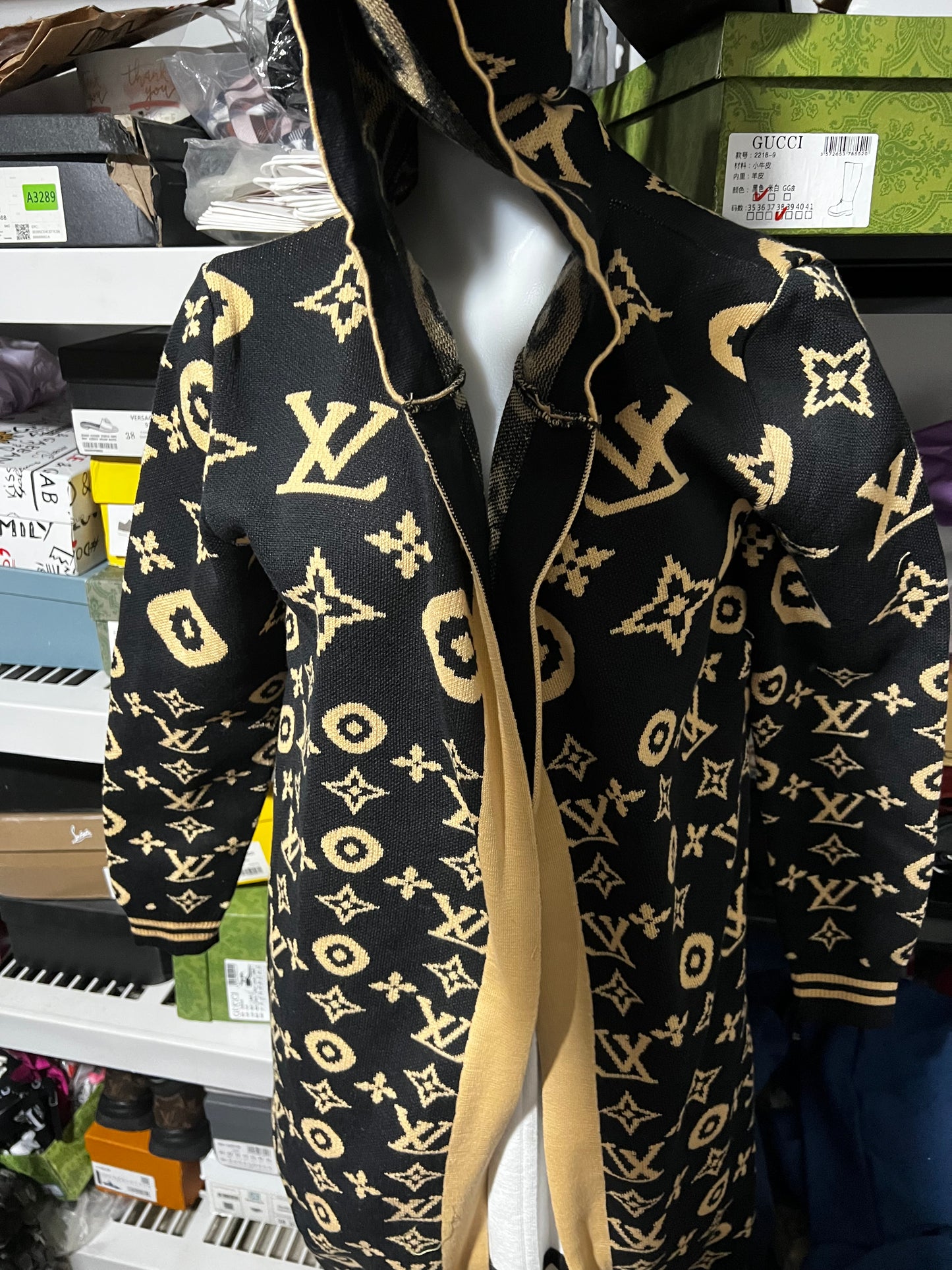 Lv jacket ( size large)