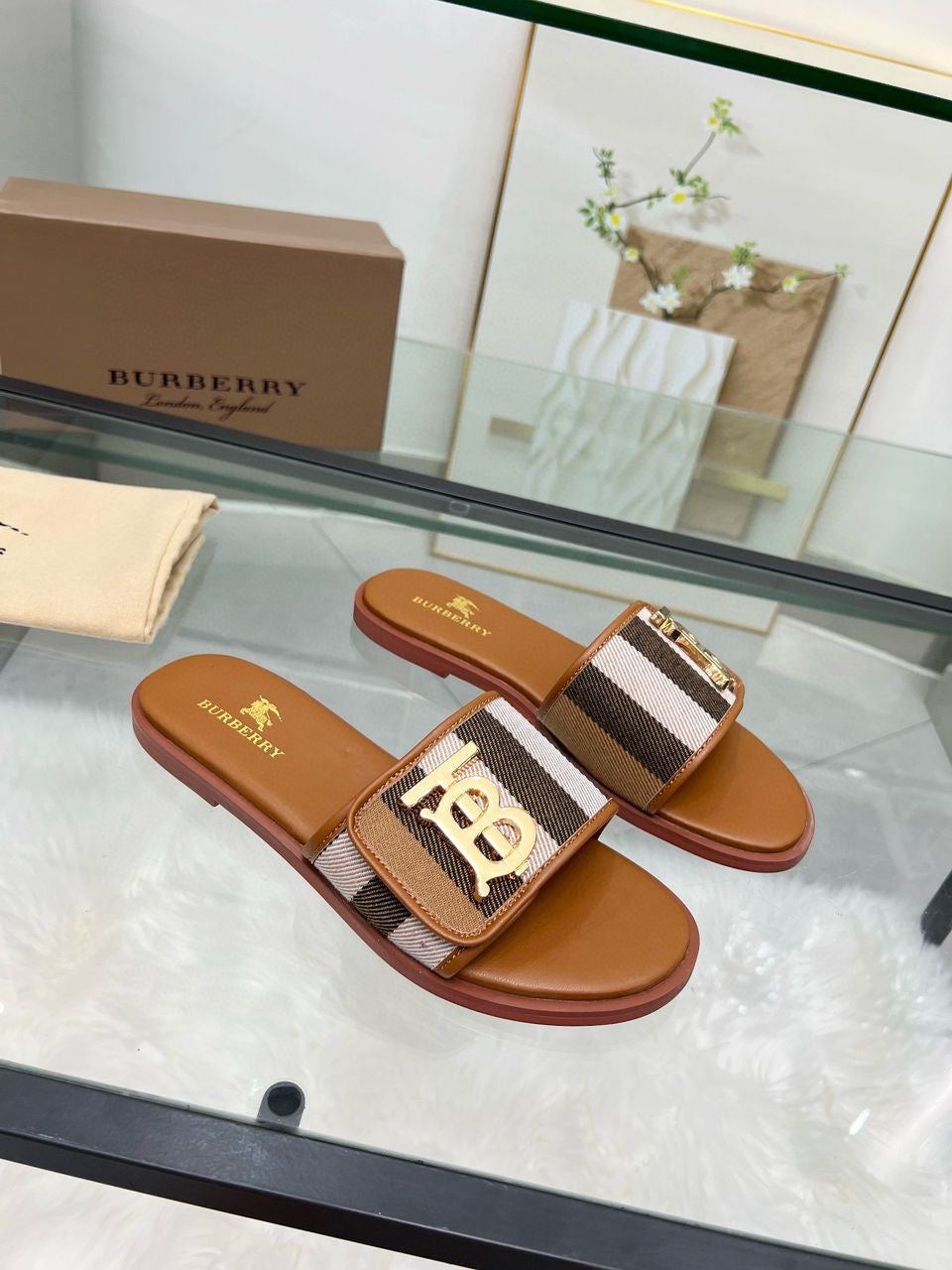 Bee sandals